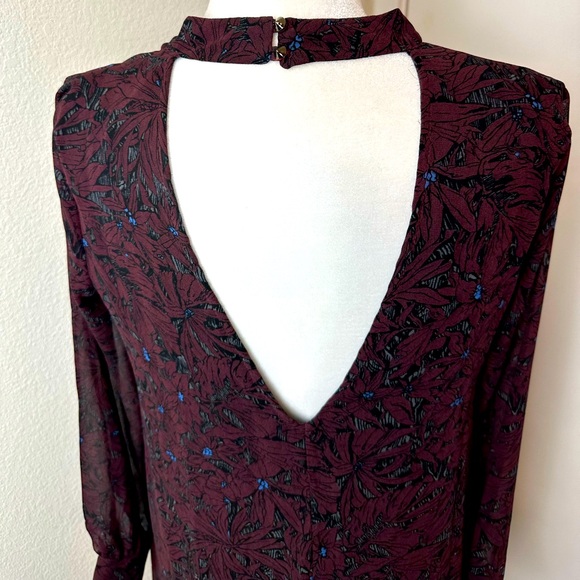ASTR Burgundy Floral Back Cutout Shift Dress Long Sleeve EUC - Picture 5 of 10